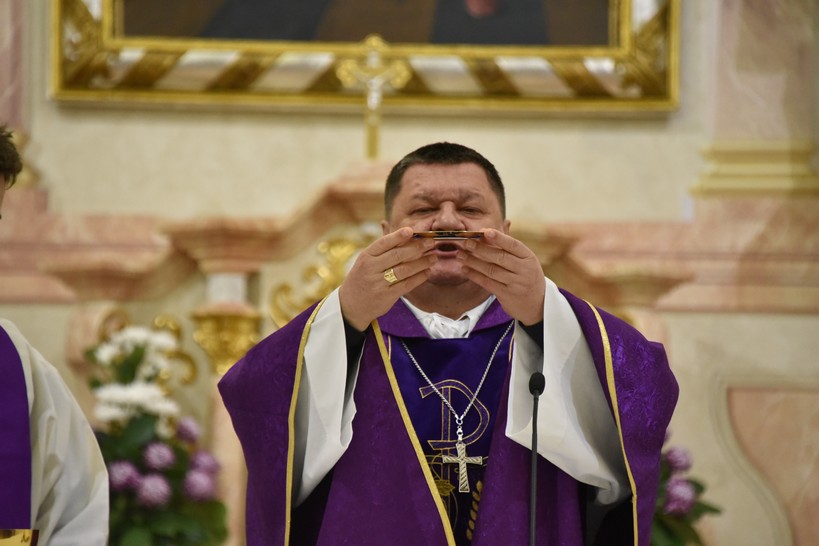 Božićna poruka biskupa Vjekoslava Huzjaka: ‘Svatko od nas iskusio je u svome životu određenu nesigurnost i nelagodu’