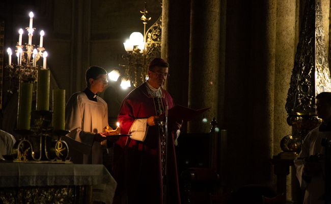 U zagrebačkoj katedrali upaljena prva adventska svijeća