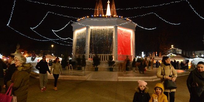 Bjelovar: Gradsko središte u blagdanskom ruhu, počeo Advent