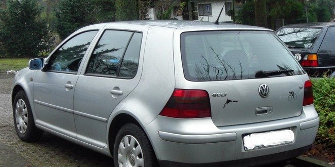 VW_Golf_IV_1.6_(1997–2003)_rear_MJ