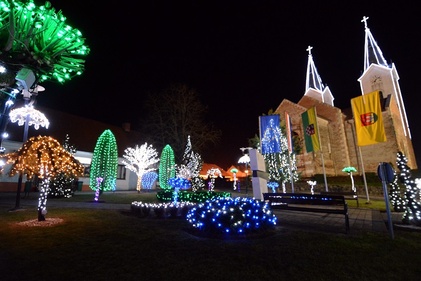 Središte Čazme Sjaji Punim Sjajem Prema Uzoru Na Najpoznatiju Hrvatsku Božićnu Priču Obitelji Salaj