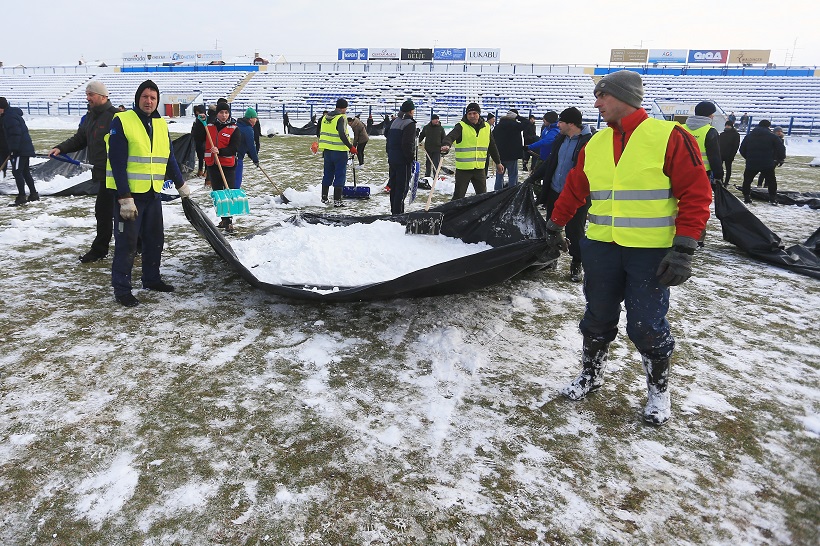 Osijek: Nacijači Osijeka od ranog jutra čistili snijeg na Gradskom vrtu