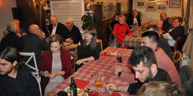 [FOTO] Novinari Koprivničko-križevačke županije održali tradicionalno predbožićno humanitarno druženje