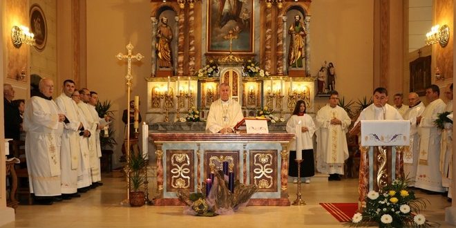 Biskup Mrzljak predvodio misno slavlje u crkvi Župe sv. Nikole biskupa u Koprivnici