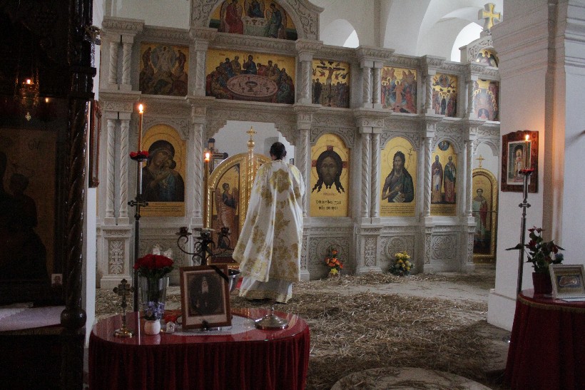 Božić, sveta misa u manastiru u Lepavini (2)