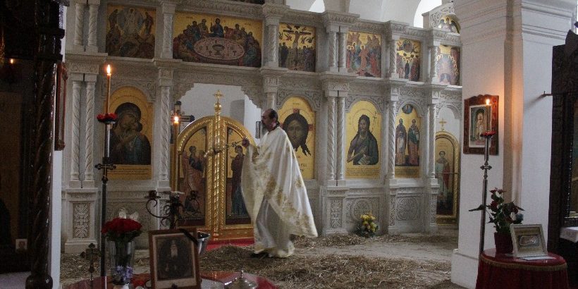 [FOTO/VIDEO] Vjernici iz brojnih zemalja iz okolice proslavili Božić jutarnjim bogoslužjem u lepavinskom Manastiru