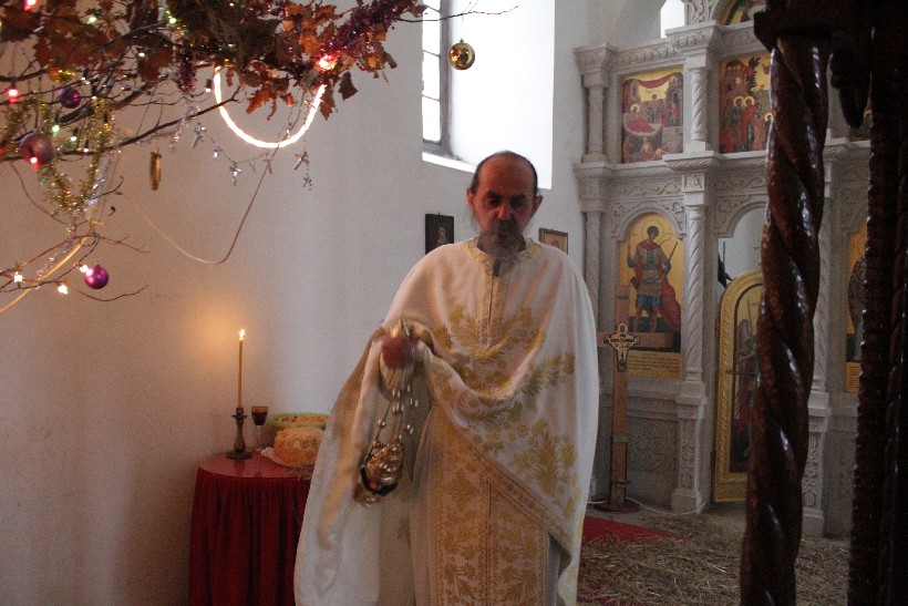 Božić, sveta misa u manastiru u Lepavini (5)