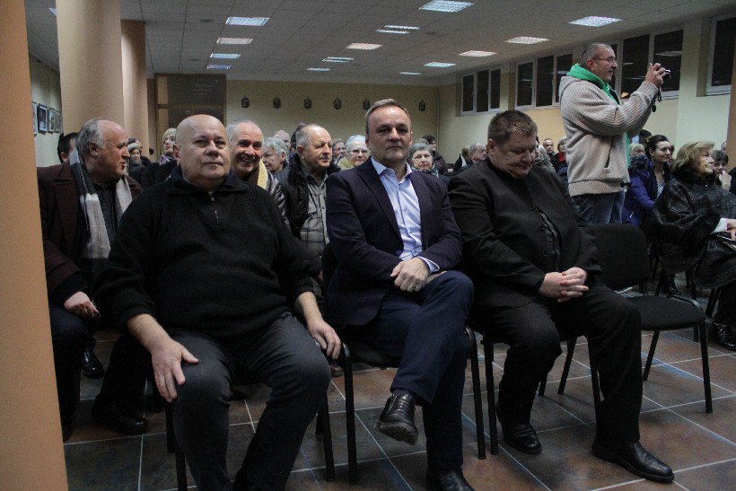 Otvorenje izložbe Udruge Peski art Đurđevac u Župi Svetog Alojzija Stepinca, Koprivnica (10)