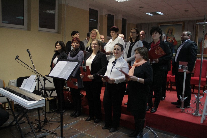 Otvorenje izložbe Udruge Peski art Đurđevac u Župi Svetog Alojzija Stepinca, Koprivnica (11)