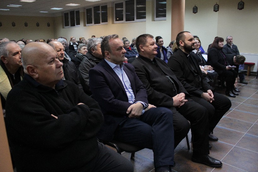 Otvorenje izložbe Udruge Peski art Đurđevac u Župi Svetog Alojzija Stepinca, Koprivnica (15)