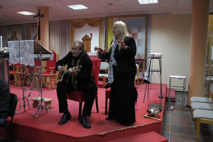 Otvorenje izložbe Udruge Peski art Đurđevac u Župi Svetog Alojzija Stepinca, Koprivnica (18)