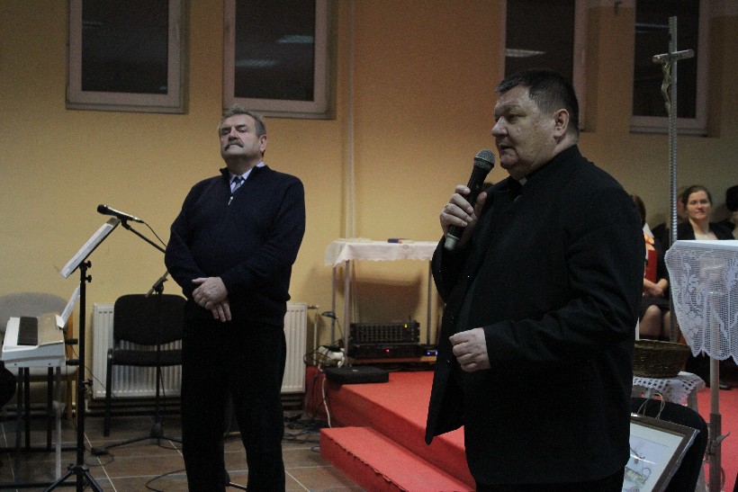 Otvorenje izložbe Udruge Peski art Đurđevac u Župi Svetog Alojzija Stepinca, Koprivnica (21)