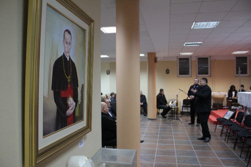 Otvorenje izložbe Udruge Peski art Đurđevac u Župi Svetog Alojzija Stepinca, Koprivnica (22)