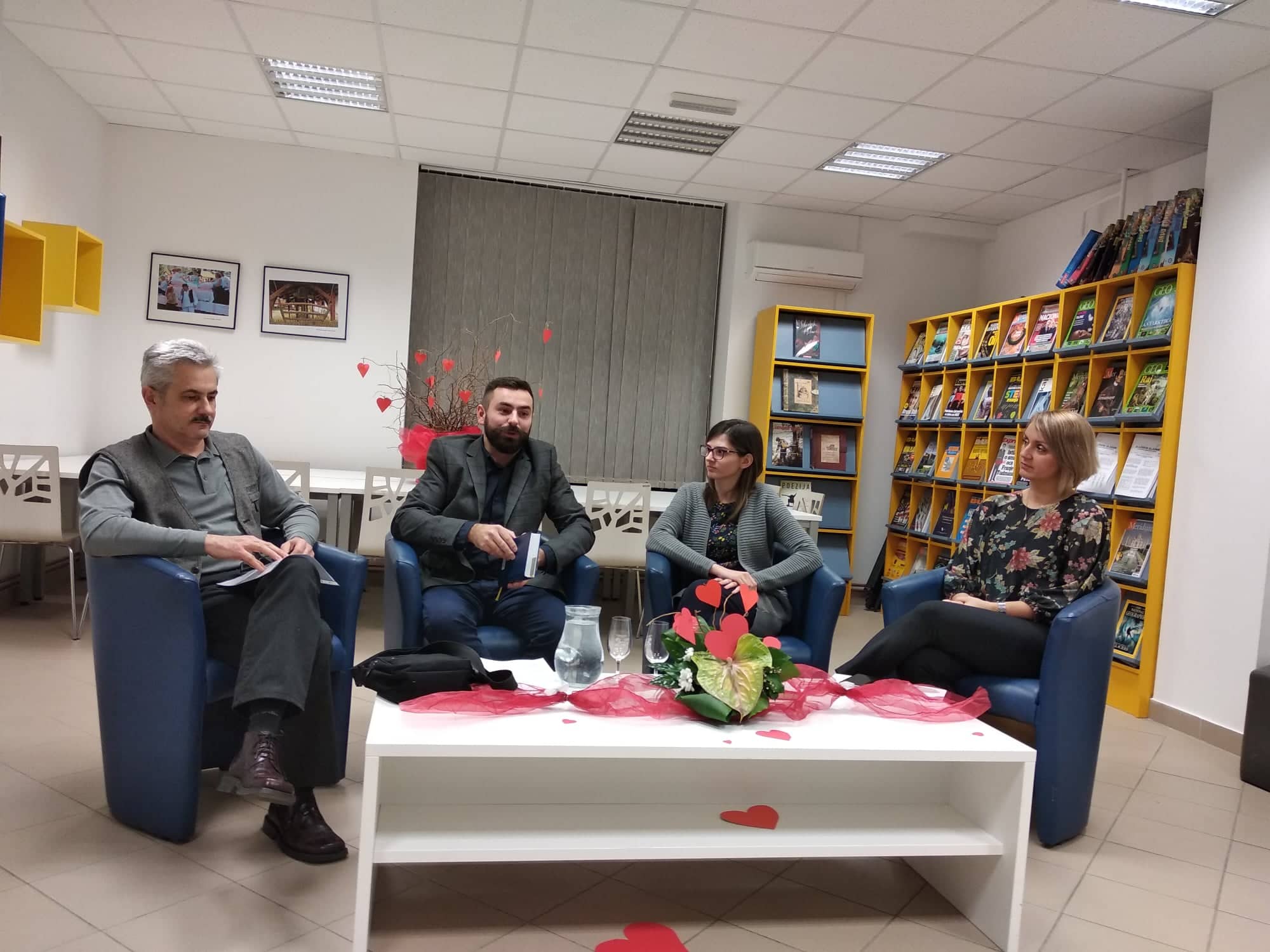 Predstavljen kalendar-plakat poezije za 2019. godinu1