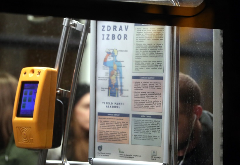 Zagreb: Sporan plakat u tramvaju koji je izazvao mnoge reakcije kod žena