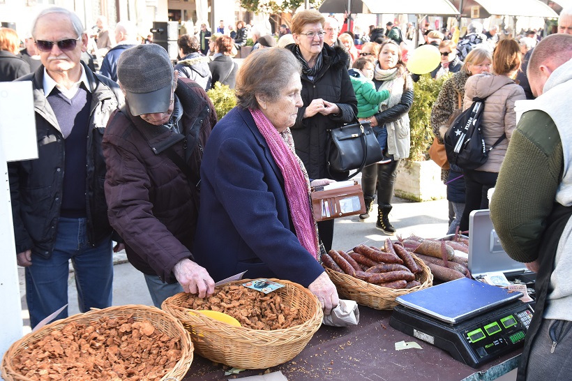 Pula: Na Gradskoj Tržnici Održana 18. Fešta Od čvaraka "ucvirkenfest"