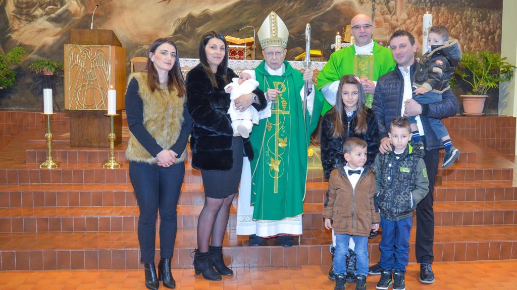 Nadbiskup Marin Srakić krstio peto dijete obitelji Klanac