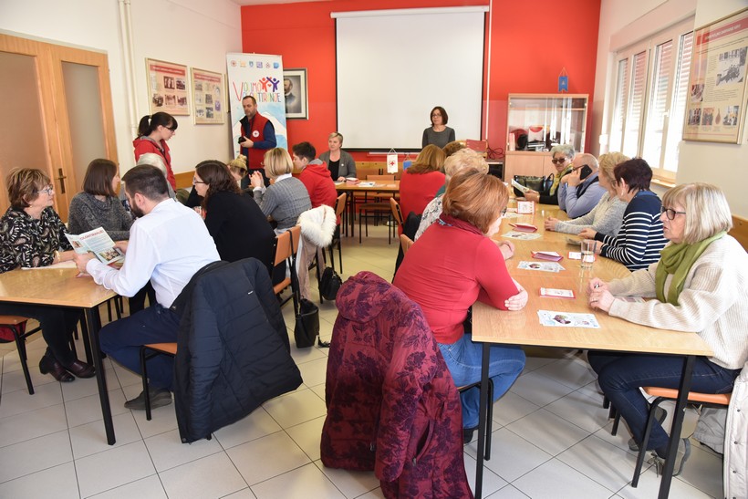 Okrugli stol crveni kriz (10)