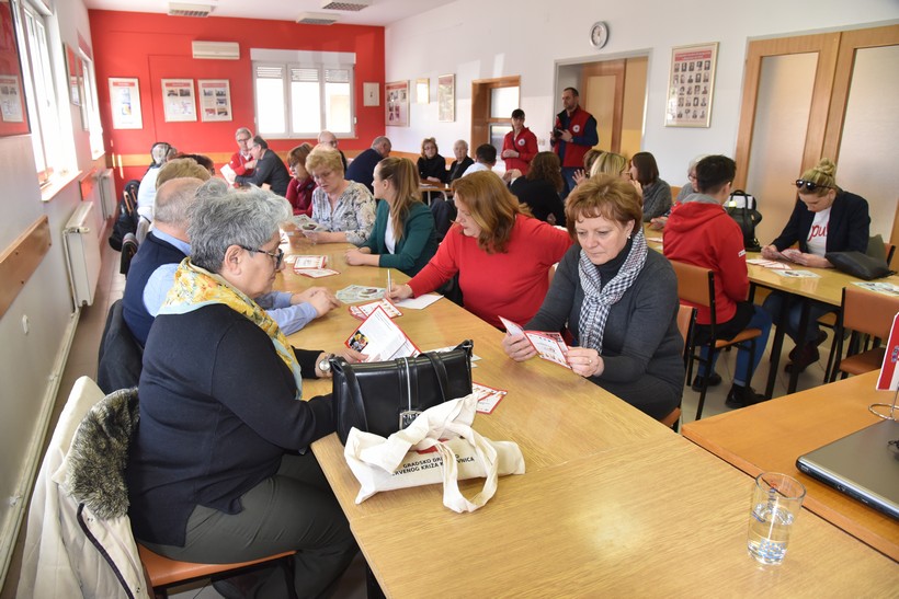 Okrugli stol crveni kriz (12)