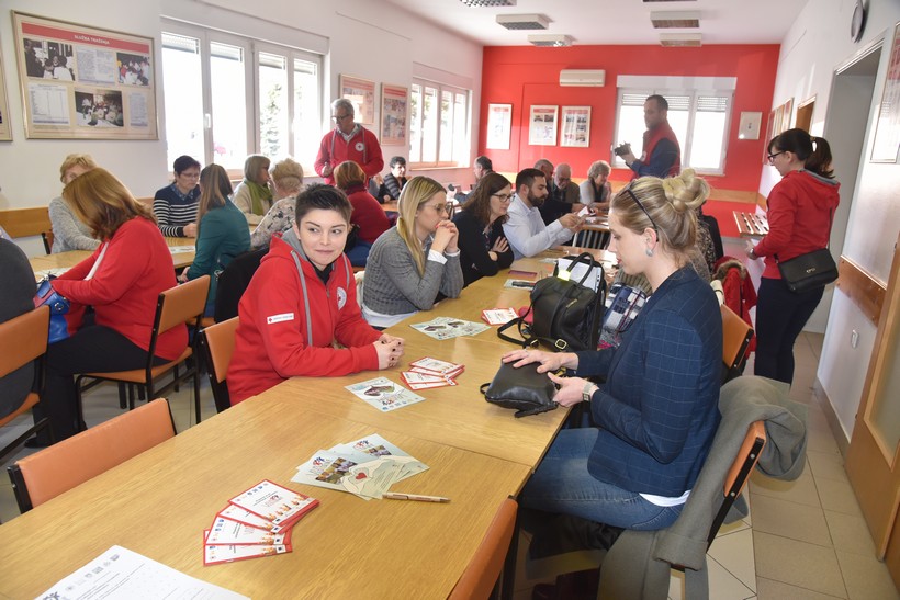 Okrugli stol crveni kriz (6)