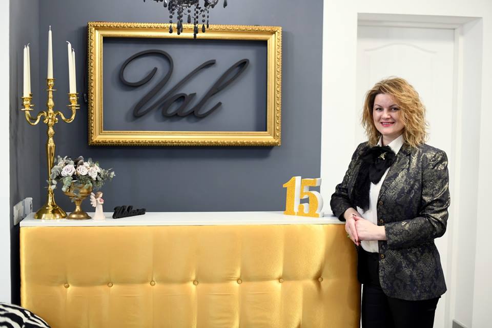 [FOTO] NOVO! VAL U KRIŽEVCIMA! Valentina Maksić otvorila frizerski salon prekrasnog interijera
