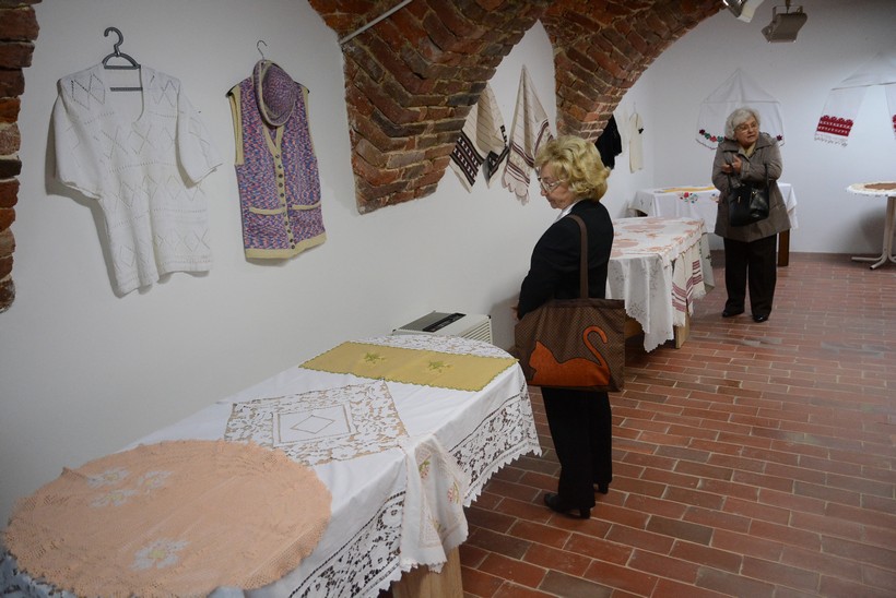 Bjelovar: U Gradskom Muzeju Otvorena Je Izlozba Rucnih Radova Bjelovarskih Zena
