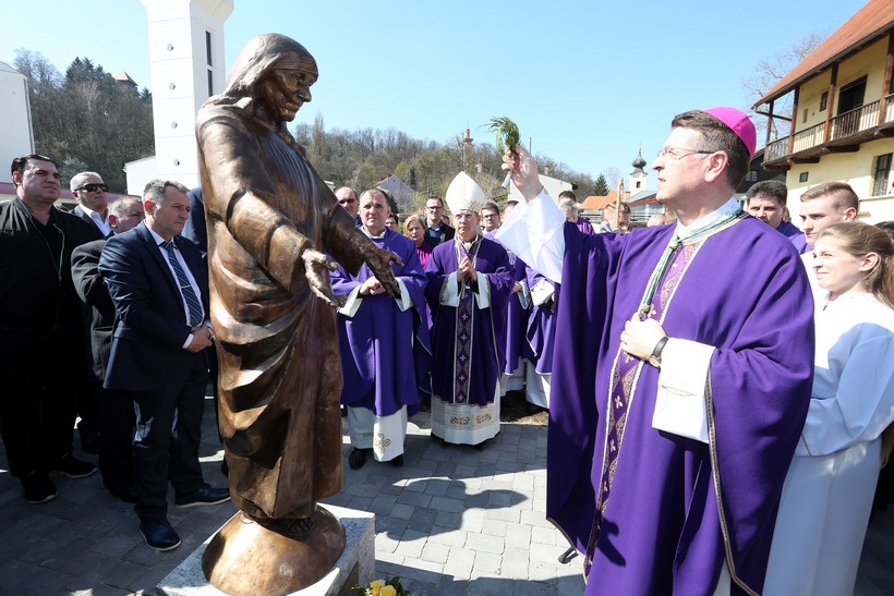 [VIDEO] Posvećenje i otkrivanje kipa Majke Tereze u svetištu Svetog Josipa