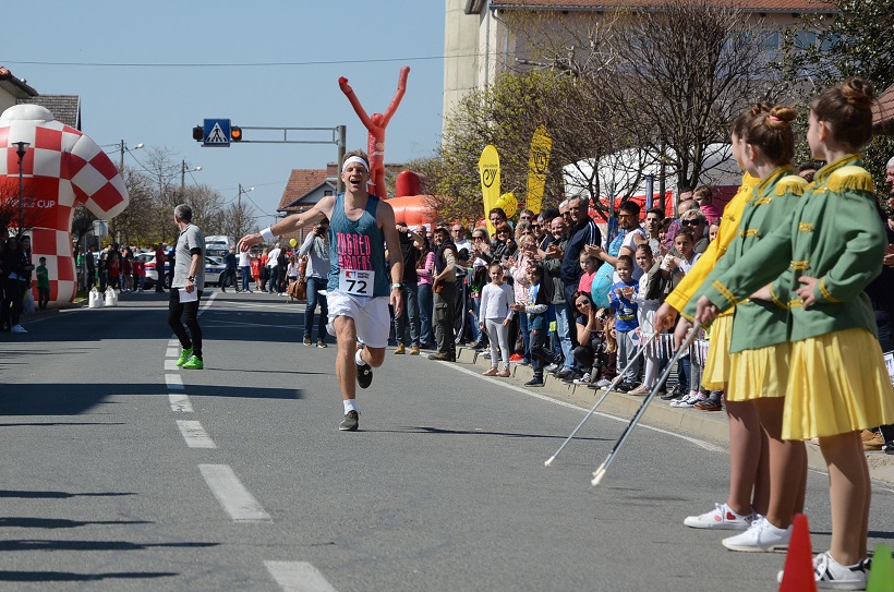 Čazma: Doček Najboljih Sudionika Supermaratona "od Kaptola Do Kaptola"