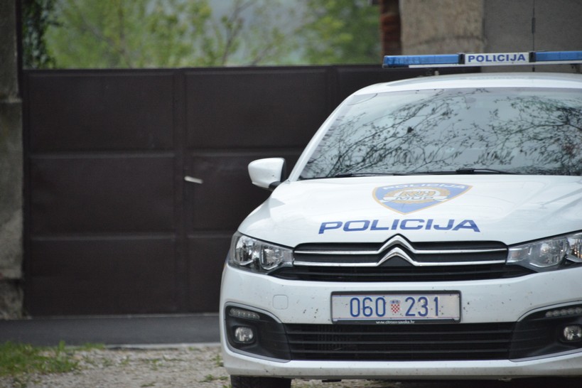 Policija