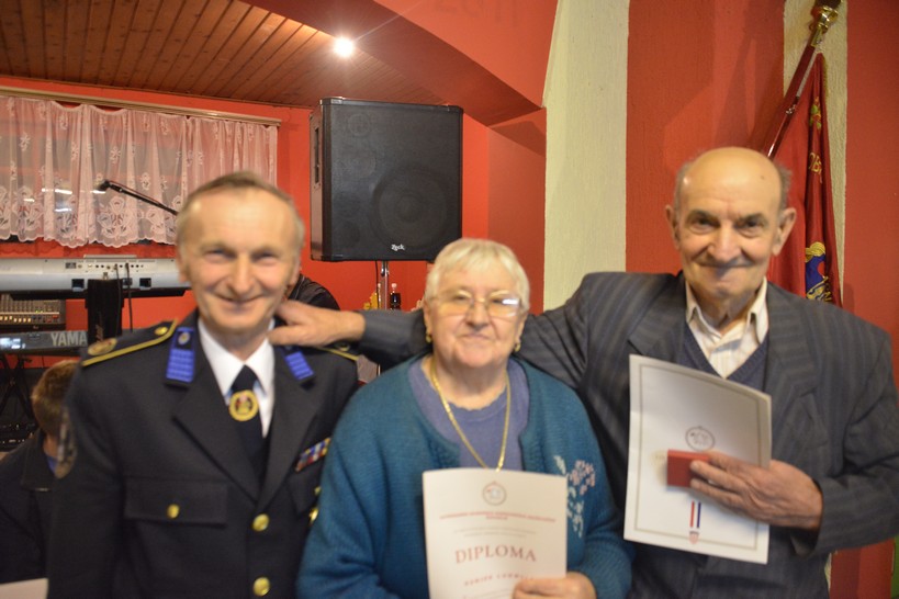 U SVEMU ZAJEDNO Nakon 61 godine braka Ludmila i Ivan primili priznanje i za 40 godina u vatrogastvu