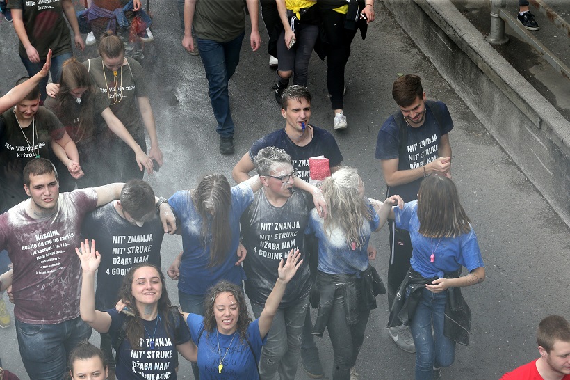 Zagreb: Povorka Maturanata Prolazi Miramarskom Ulicom Prema Bundeku