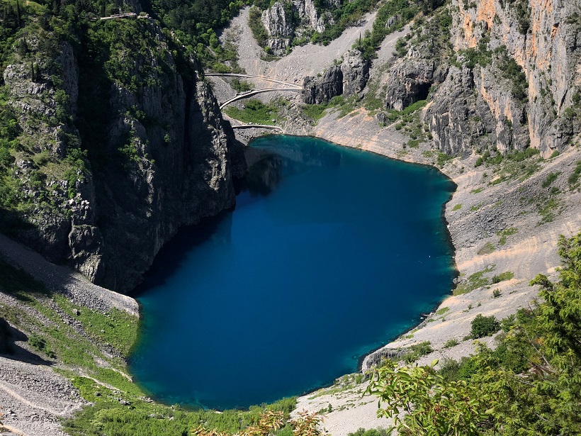 Modrom jezeru vraća se prirodni ton boje vode