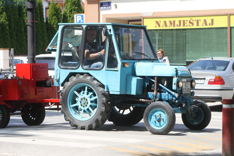 Traktor (1)