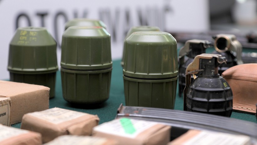 Kod Križevaca policiji predao tri ručne bombe, 0, 4 kg eksploziva i 2 elektrodetonatorske kapisle