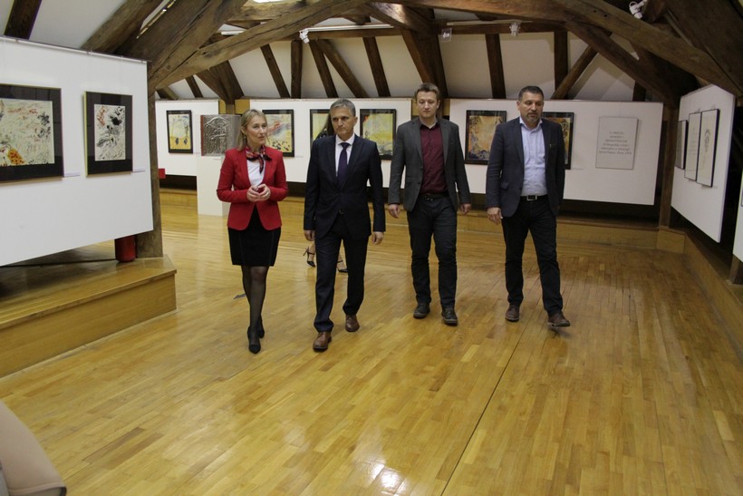 [FOTO] Ministar Goran Marić posjetio izložbu Salvadora Dalija u Đurđevcu