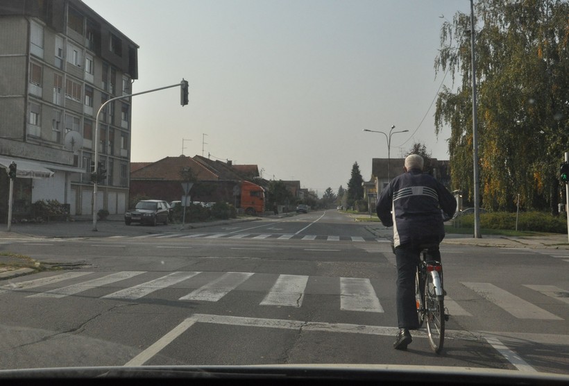 DJEDICA KRIV 77-godišnjakinja automobilom naletjela na 71-godišnjek biciklistu