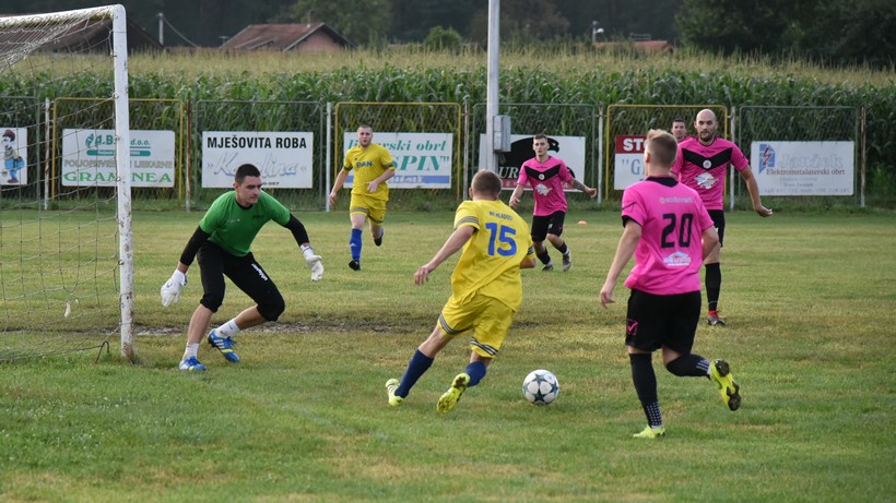 [FOTO] Mladost iz Koprivničkih Bregi u napetoj utakmici remizirala s drnjanskim Tomislavom 4:4