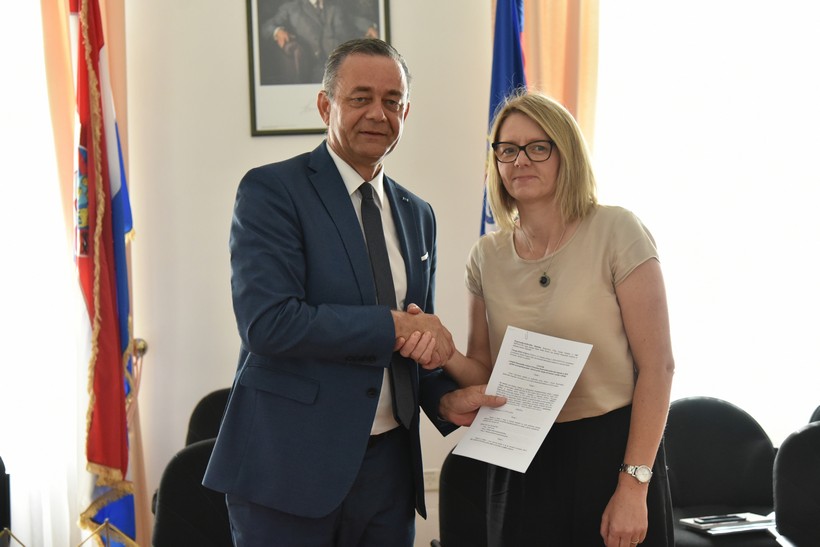 Potpisivanje ugovora o korištenju sredstva upanije (26)
