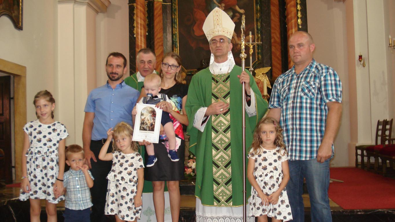 Biskup Ćurić krstio peto dijete obitelji Bertić
