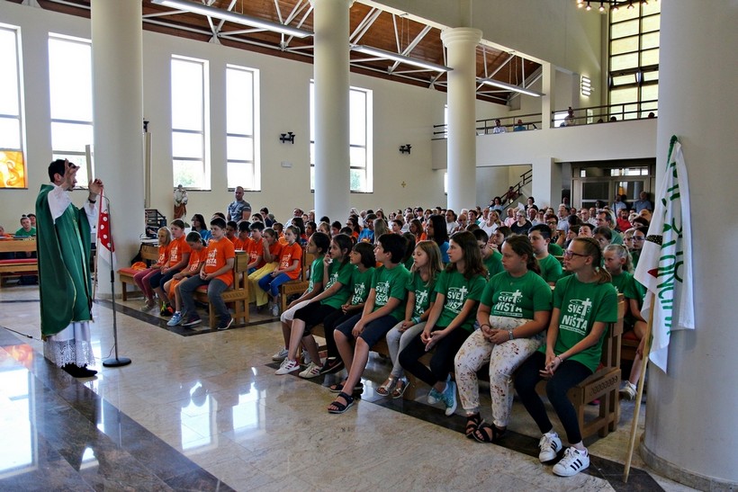 [FOTO] U Sisku Ljetni oratorij kraljice Mira okupio brojne mlade vjernike