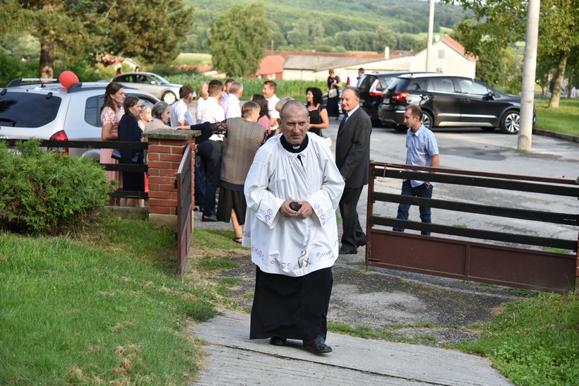 Hrvati češće biraju matičara nego svećenika; Matičarka, sociolog i svećenik pokušali objasniti zašto