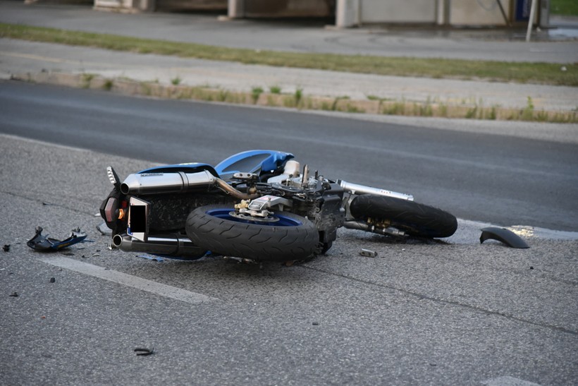 Motociklist poginuo na mjestu nesreće