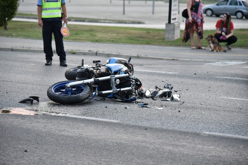 Prometna nesreća ispred Kauflanda u Koprivnici motor hitna (7)