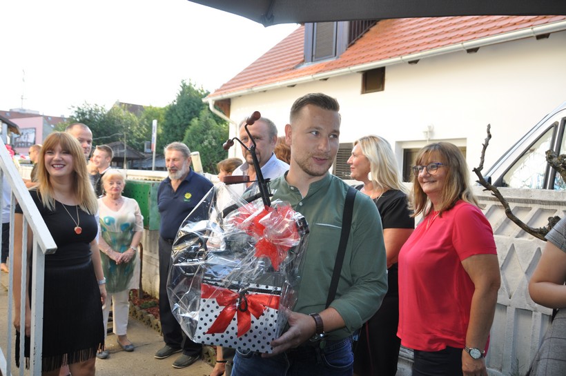 Glavom I Bradom (13)