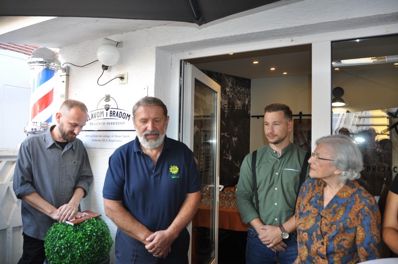 Glavom I Bradom (16)