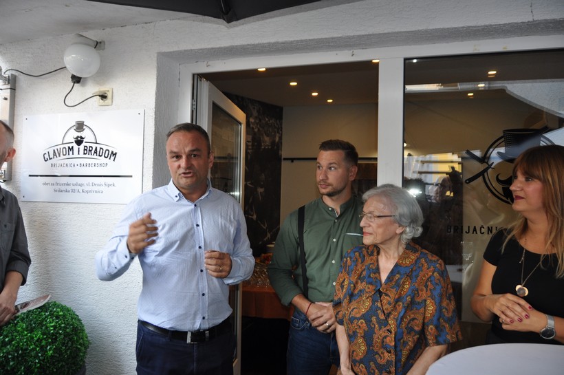 Glavom I Bradom (17)