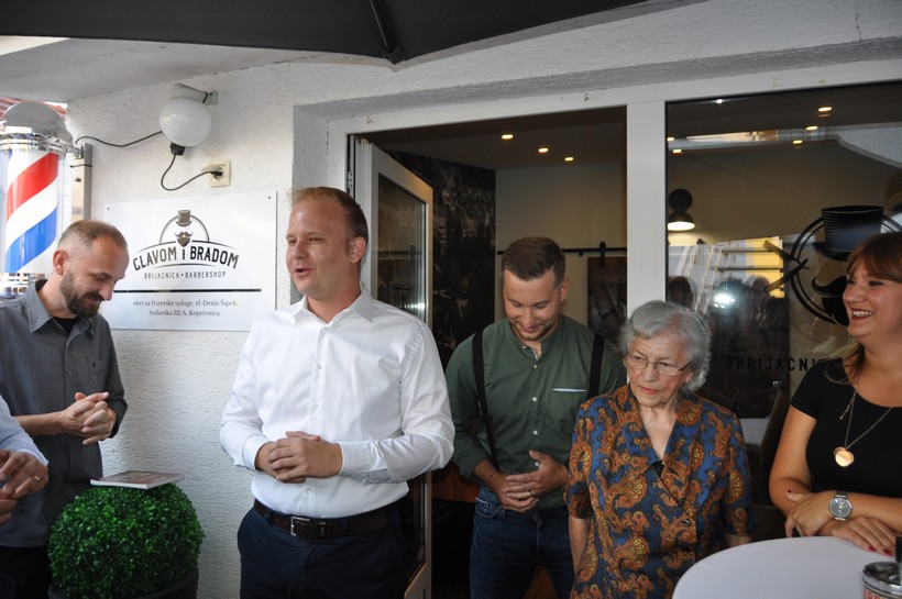 Glavom I Bradom (18)