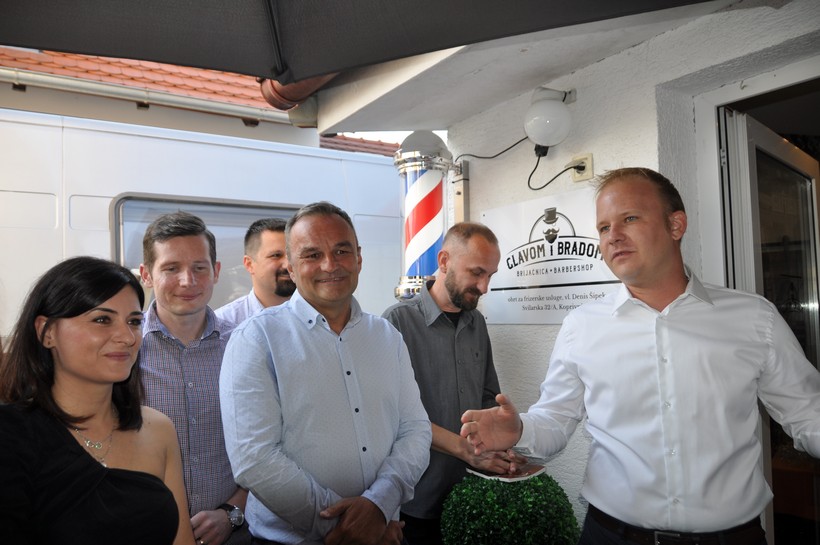 Glavom I Bradom (19)