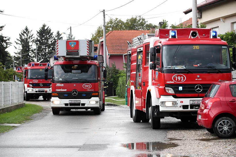 Zagreb: Udar Groma Zapalio Je Krov Kuće U Ježdovcu