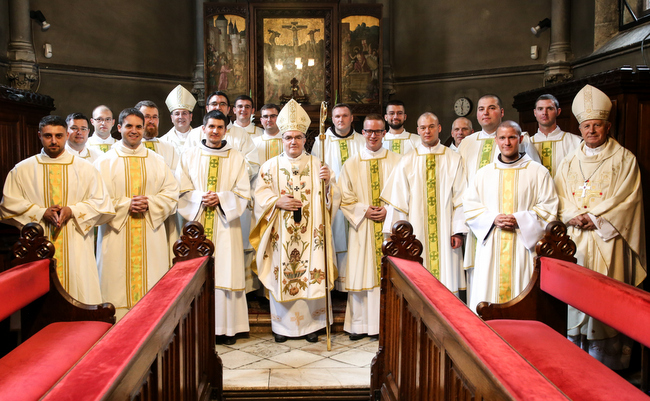 Kardinal Bozanić zaredio sedamnaest novih đakona